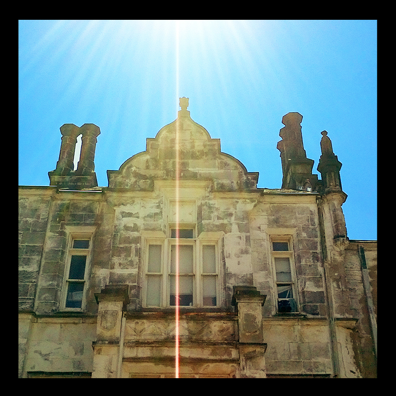 The Castle, built between 1857-1860, Hamilton (Ont). Photo by @erskinec