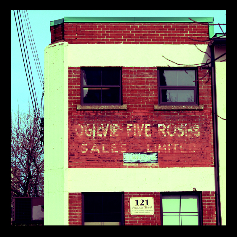 Five Roses in Corktown, Hamilton (Ont). Photo by @erskinec
